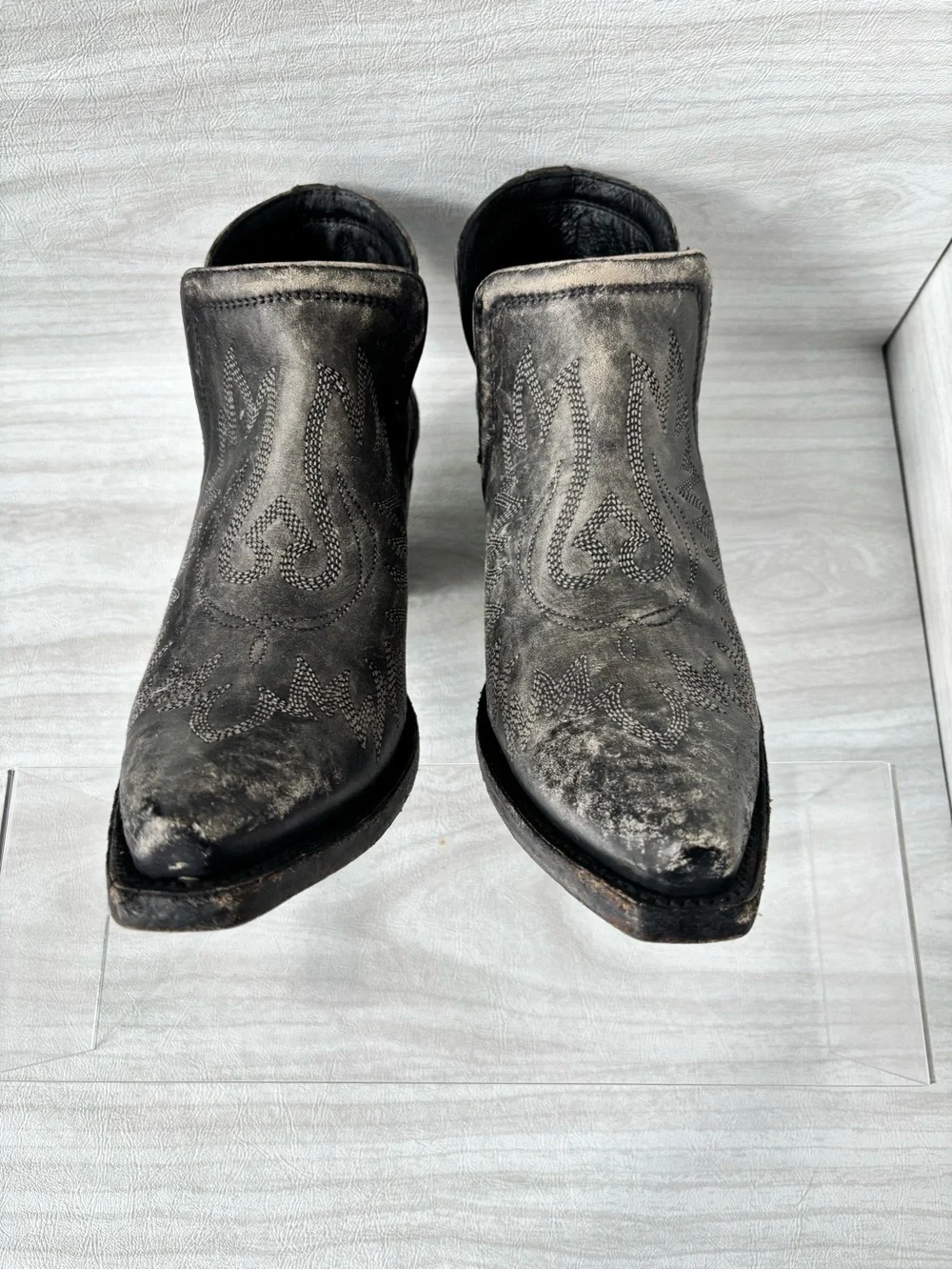With Box Ariat Women’s Western Boots - naturally distressed black booties size 8 - Picture 10 of 16